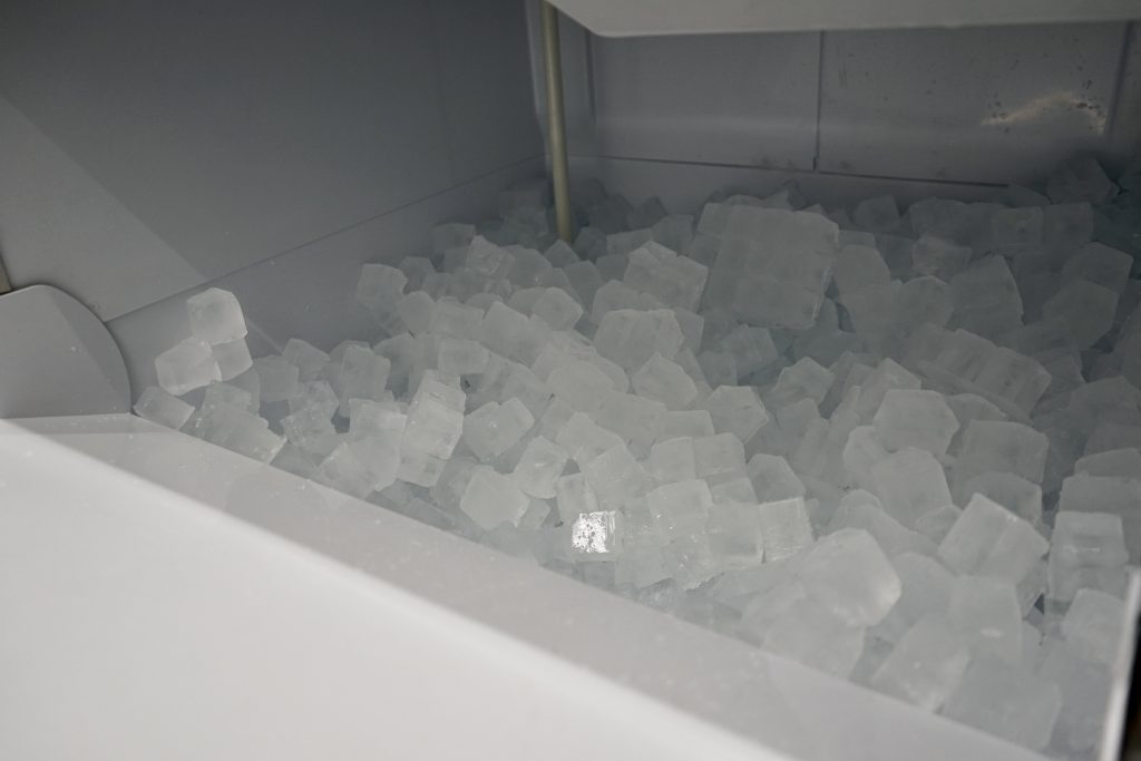 Sanificare il fabbricatore di ghiaccio