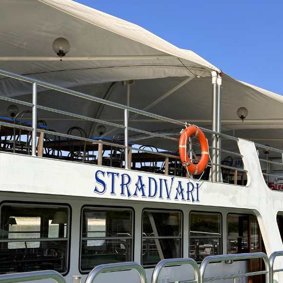 Motonave stradivari