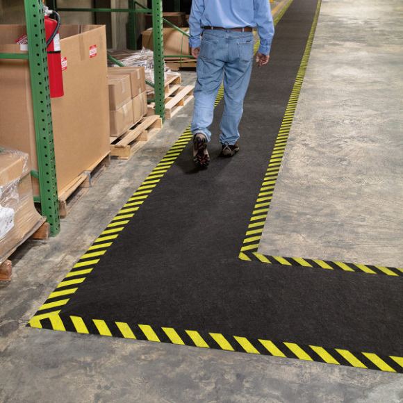 Tappeto con bordatura giallo/nera